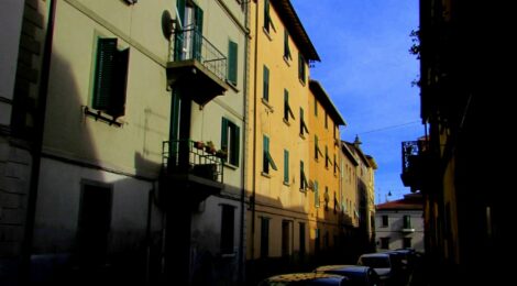 Un'oscura via di città vecchia - Gordiano Lupi