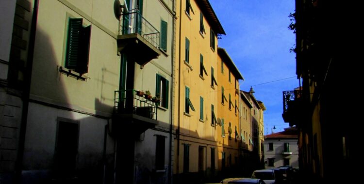 Un'oscura via di città vecchia - Gordiano Lupi